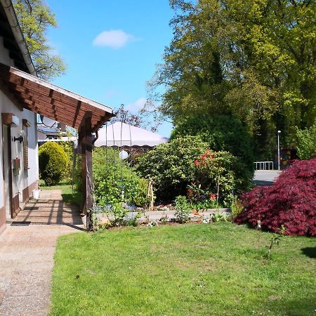 Kuenstler Ferienwohnung 3 Zimmer Kueche Bad Zentrale Lage Wulsbuttel Exterior foto