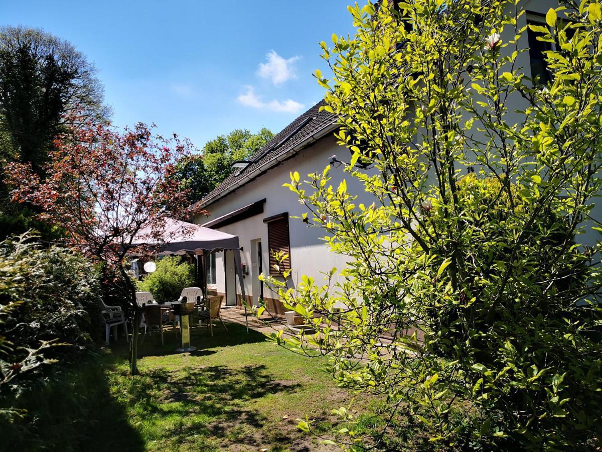 Kuenstler Ferienwohnung 3 Zimmer Kueche Bad Zentrale Lage Wulsbuttel Exterior foto