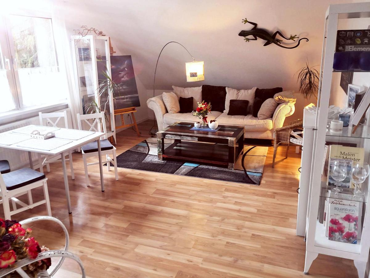 Kuenstler Ferienwohnung 3 Zimmer Kueche Bad Zentrale Lage Wulsbuttel Exterior foto